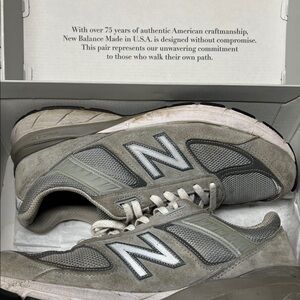 New Balance Men's Gray and Silver Sneakers 990V5
